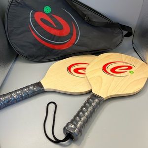 Wood Pickleball Paddles  Set Of 2 with 1 Carry Zipper Bag. Appears To be Unused